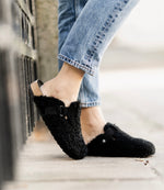 Load image into Gallery viewer, Shepherd Roma Slippers in black
