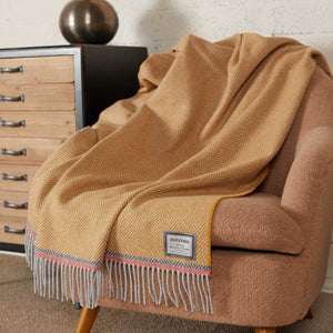 The Moy Cashmere and Lambswool Throw
